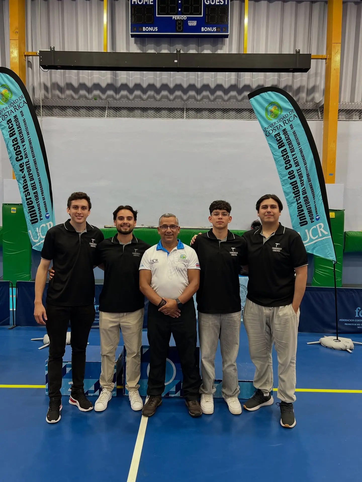 Equipo de Tournament Logistics en un torneo universitario